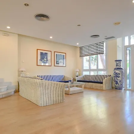O7 Club Cala Ratajda فندق كالا راتخاذا